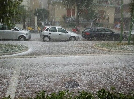 Temporali e grandinate nel Torinese e in zona Nord – Raffiche di vento a 70 Km/h: la situazione