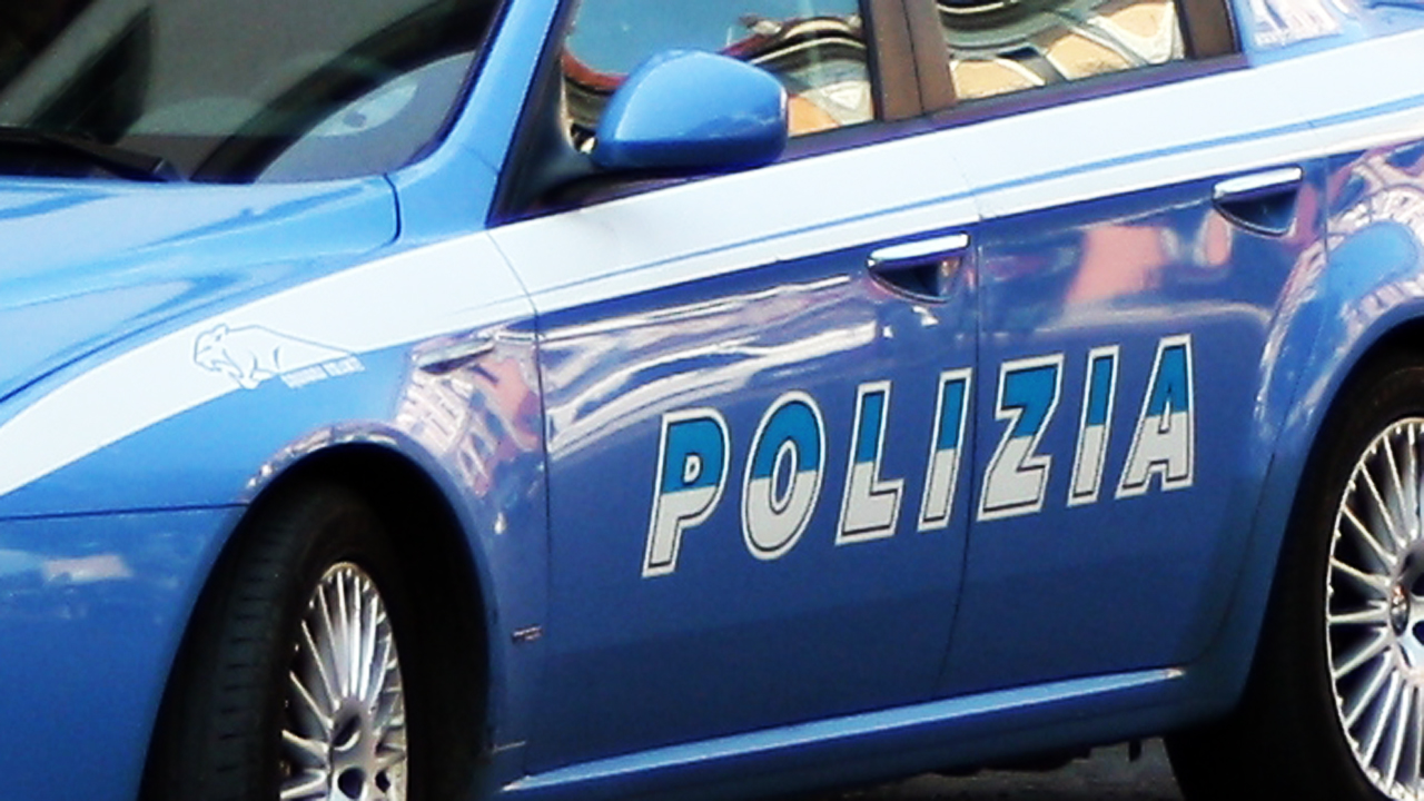 Torino – Nascondeva mitragliatrice, carabina e 4 caricatori in una soffitta di corso Moncalieri. Arrestato