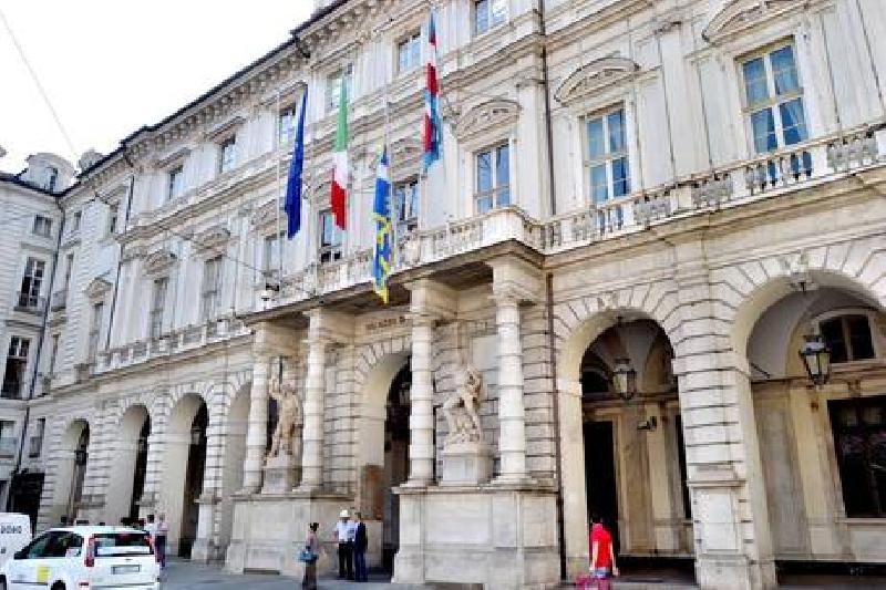 Torino, Forza Italia attacca il Comune: “Tasse, tariffe e biglietti alle stelle: un salasso per i cittadini”