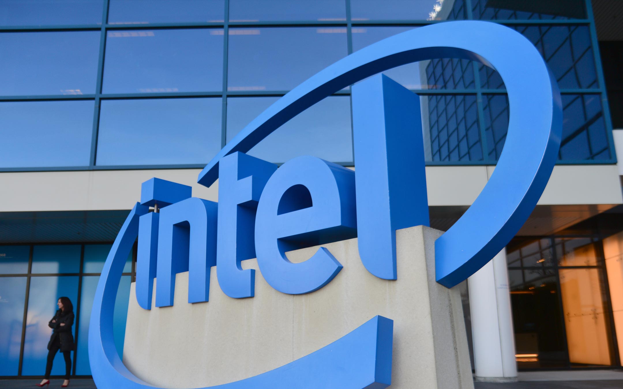 Intel, decisione storica – Lascia l’Europa e taglia 25mila posti di lavoro. L’annuncio