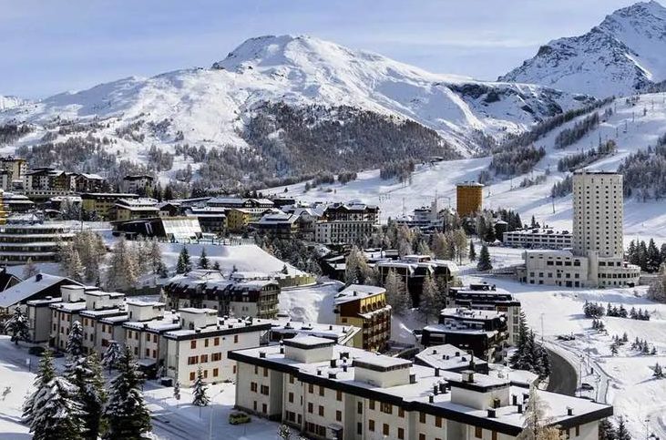 Disagi al Sestriere: black out e guasti.  Sciatori restano “appesi” alle seggiovie: cosa è successo