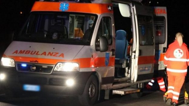 Milano – Circondato da Nordafricani alla fermata del Tram e accoltellato in viale Testi: gravissimo un 32enne