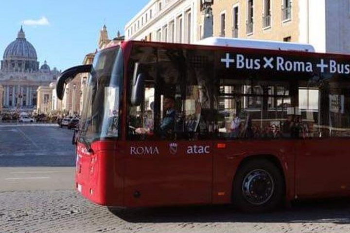 Assale e ferisce un autista Atac con una sega, arrestato 30enne marocchino