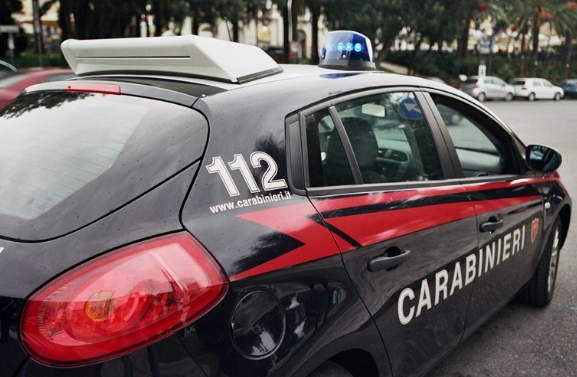 Milano – Dramma di Ferragosto: donna uccide a coltellate il compagno. Poi chiama i carabinieri