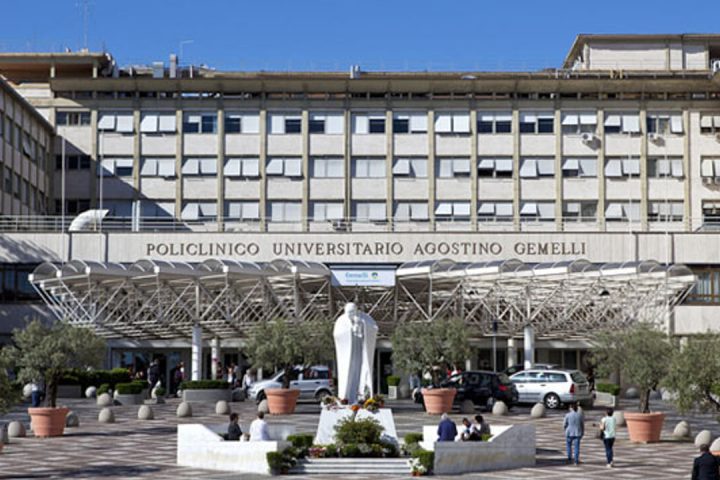 Giallo in via Serotini, una donna cade dal secondo piano di una palazzina