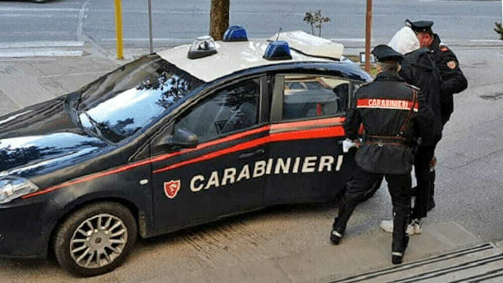 Torino – Sgominata banda “in famiglia”: spacciano cocaina 24 ore al giorno, con un bebè in auto. 9 arresti