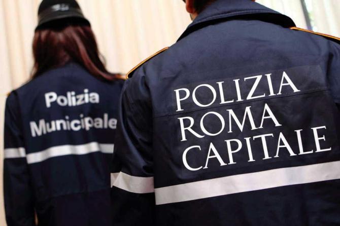 Borseggiavano i turisti in centro: fermate due rom 12enni, indagati i genitori
