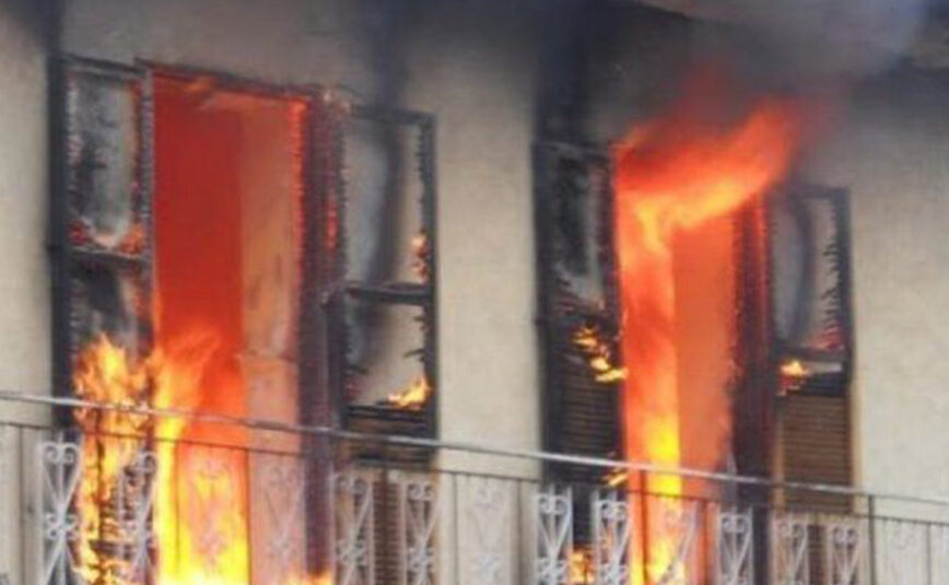 Paura a Milano – Ancora un incendio in un palazzo, sei persone in ospedale. Cosa è successo