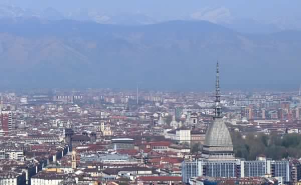 A Torino si soffoca per lo Smog – E’ la città italiana dove l’aria ristagna di più