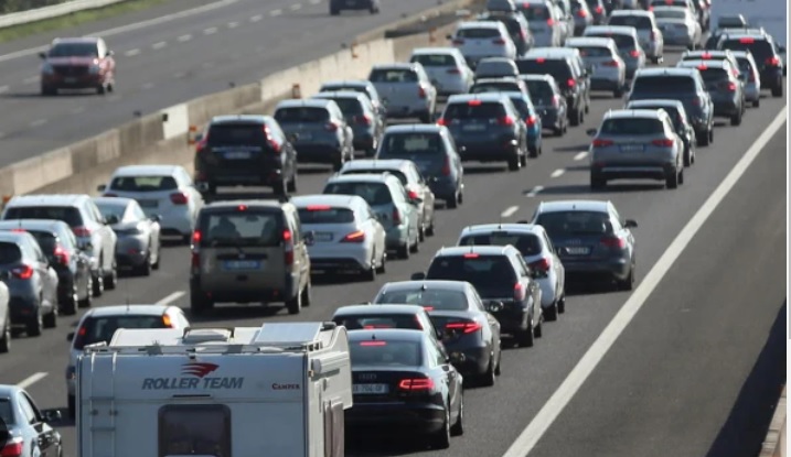 L’Italia ha il parco auto più vecchio d’Europa (dopo la Grecia): oltre 13 anni di media – E l’elettrico non supera il 4%. I dati