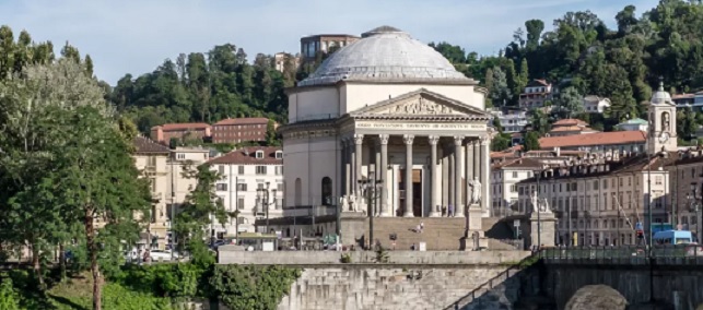 A Torino il boom del Borgo della Gran Madre – Locali, ristoranti, cocktail e ottimi gelati: la movida (tranquilla) è qui