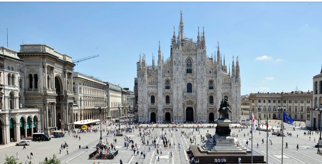 Milano – Piazza del Duomo sarà difesa dall’intelligenza artificiale: ecco il piano notturno contro vandalismo e delinquenza