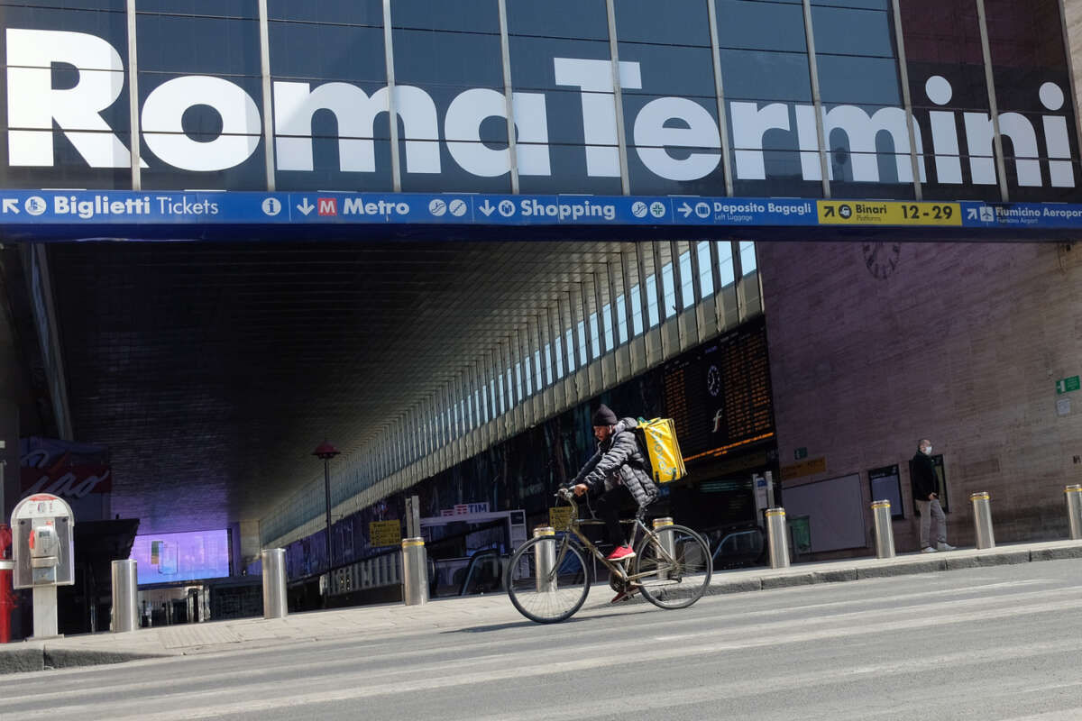 Roma, 61enne picchiato per il cellulare. Arrestato un somalo