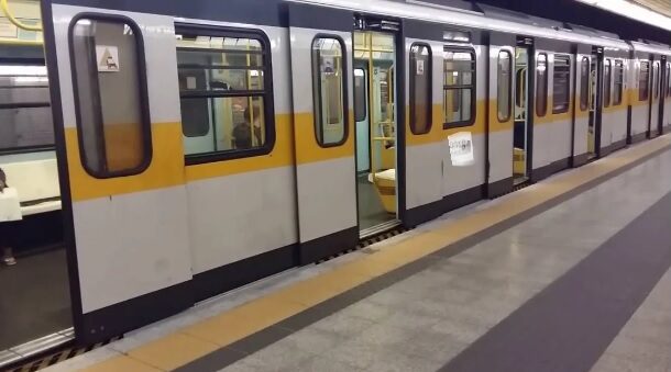Milano – Finisce sotto il treno della Metro: gravissima ragazza di 25 anni