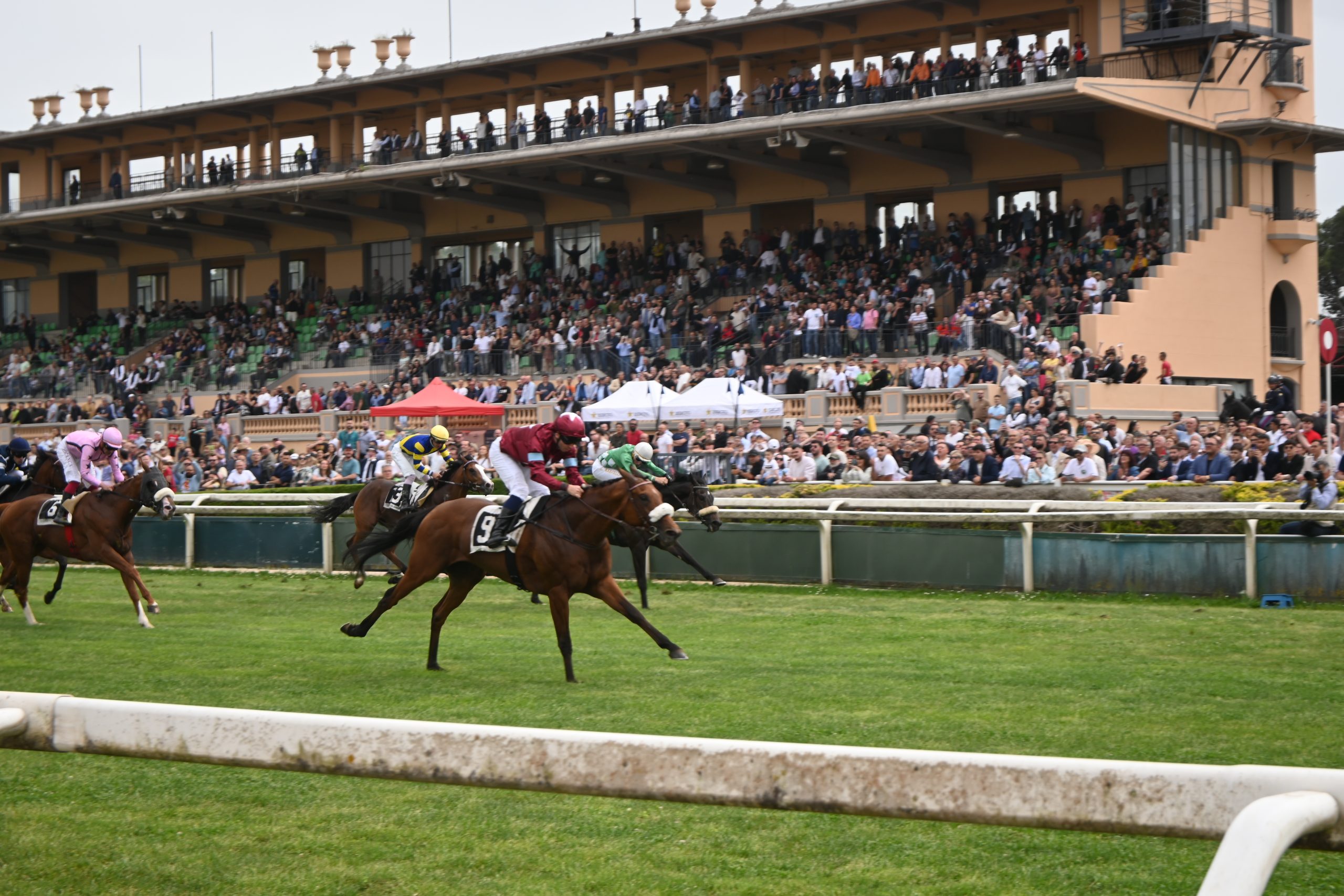 Capannelle chiude fino a settembre: crisi e redistribuzione delle corse