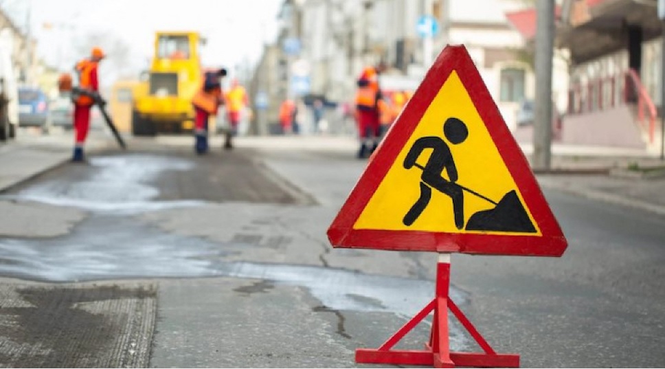 A Torino anche i cantieri stradali sono a rischio stop per la guerra in Medio Oriente: ” Riasfaltature a rischio”, i tempi si allungano ancora