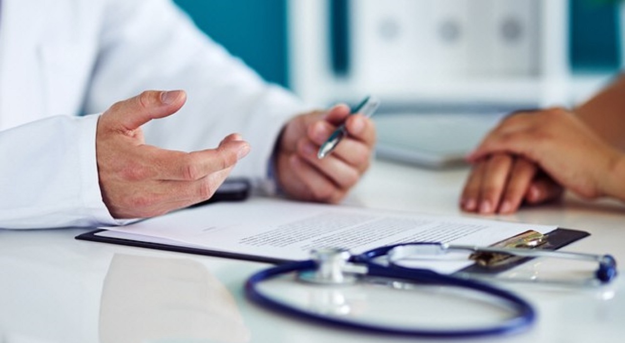 Incentivi ai medici che limitano le prescrizioni: è polemica