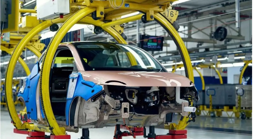 Torino – Dopo 13 anni di cassa integrazione, Mirafiori riparte subito con un’ora di sciopero, il primo giorno: «Carichi di lavoro non sostenibili»  Cosa è successo