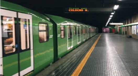 Milano – Uomo si lancia sotto la Metro: morto. Corse sospese