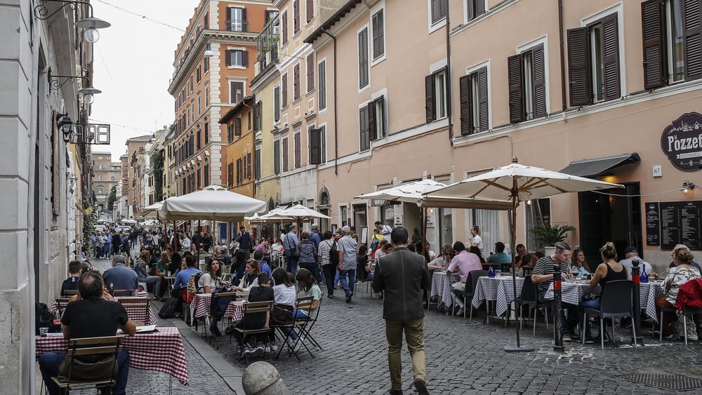Dehors nei centri storici, stretta del governo: nuove regole per gli esercizi