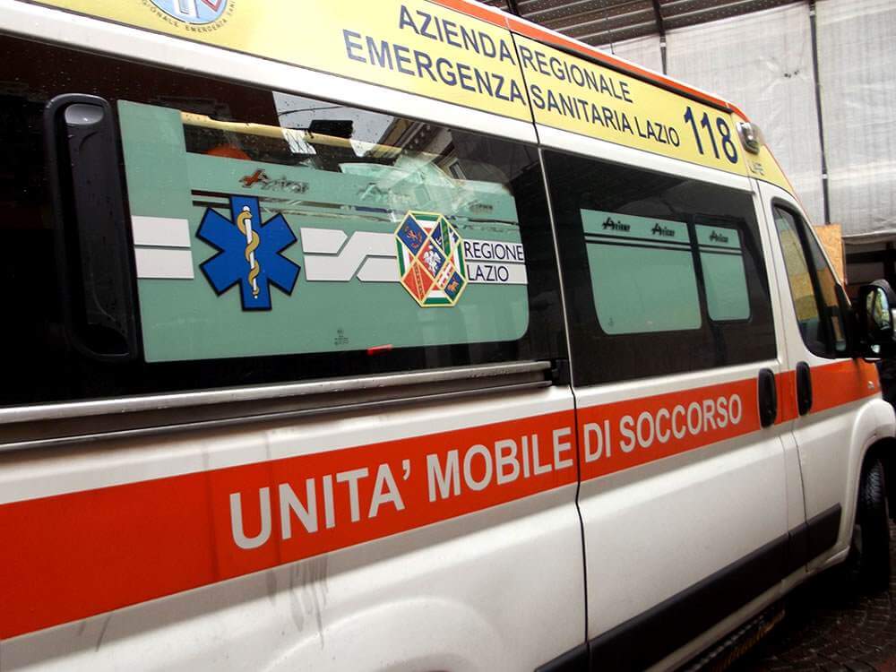 E’ caccia al pirata della strada che ha travolto mamma e bimbo sulle strisce