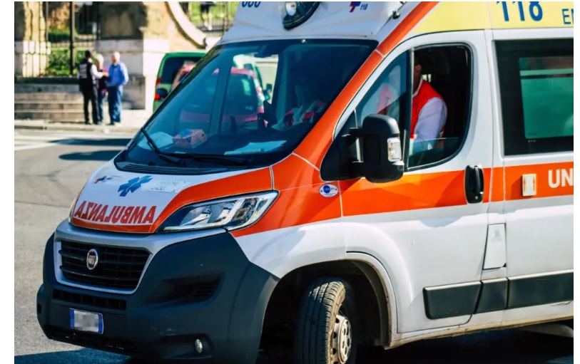 Tremendo dramma: auto travolge bambino mentre attraversa la strada. E’ gravissimo