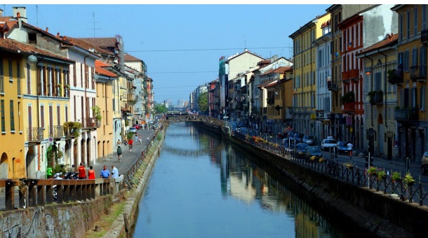 Milano –  Gasolio si espande nel Naviglio, installata una barriera per ‘salvare’ la Darsena. Cosa sta succedendo