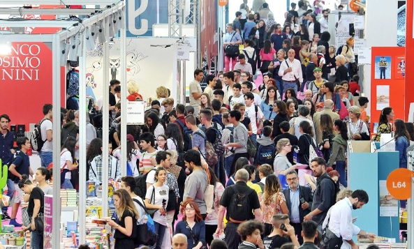 Torino – Si è chiusa l’edizione dei record del Salone del Libro: oltre 250mila visitatori. Boom di giovanissimi: “Un successo straordinario”