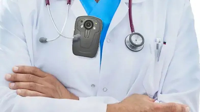 Contro le aggressioni in corsia, gli operatori sanitari chiedono le bodycam