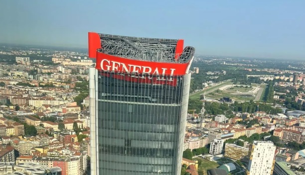 Milano – Perché è collassata l’insegna ‘Generali’ della Torre a Citylife: “Temperature troppo alte”. L’ipotesi