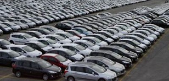 Crisi auto elettriche in Italia – Oltre il 50% restano invendute. E i concessionari sono ‘invasi’ da auto inutilizzate. Lo studio