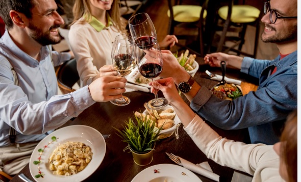 A Torino da oggi via libera a cene e drink aperti a tutti negli Hotel cittadini – La protesta dei locali: E’ concorrenza sleale?