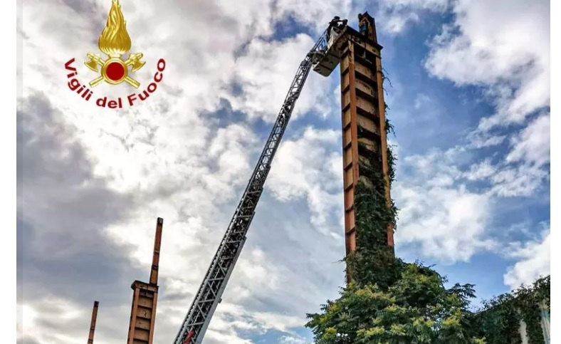 Torino – Follia al ‘Kappa Festival’: sale su un pilone alto 30 metri, poi non riesce a scendere. Salvato dai Vigili del Fuoco