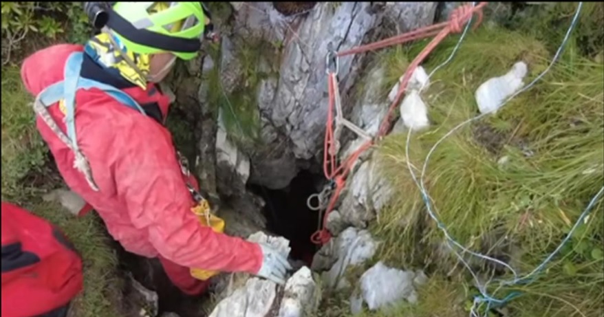 Piemonte, una bella notizia – Estratto vivo dopo 24 ore lo speleologo precipitato nell’Abisso. Le sue condizioni