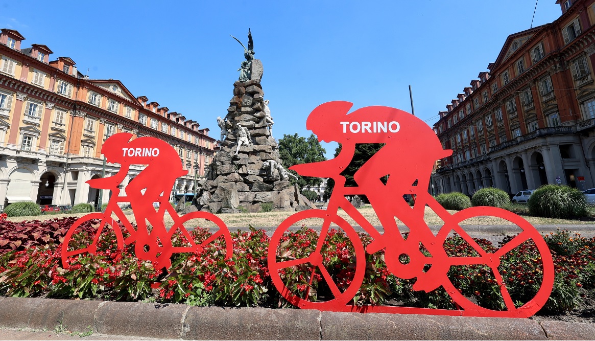 Torino si tinge di rosso – Sotto la Mole parte la Vuelta, una delle corse più importanti al mondo. Eco il percorso