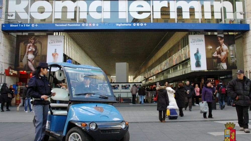 La Polfer a caccia delle gang straniere a Termini: un arresto al giorno in agosto