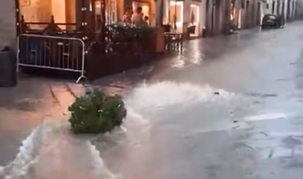 Milano – Un altro acquazzone ha colpito la città. Allagamenti, danni. E nell’hinterland le strade diventano fiumi