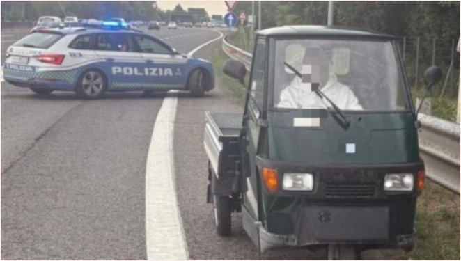Con l’Ape car contromano sull’autostrada A1 – Rischia il grave incidente