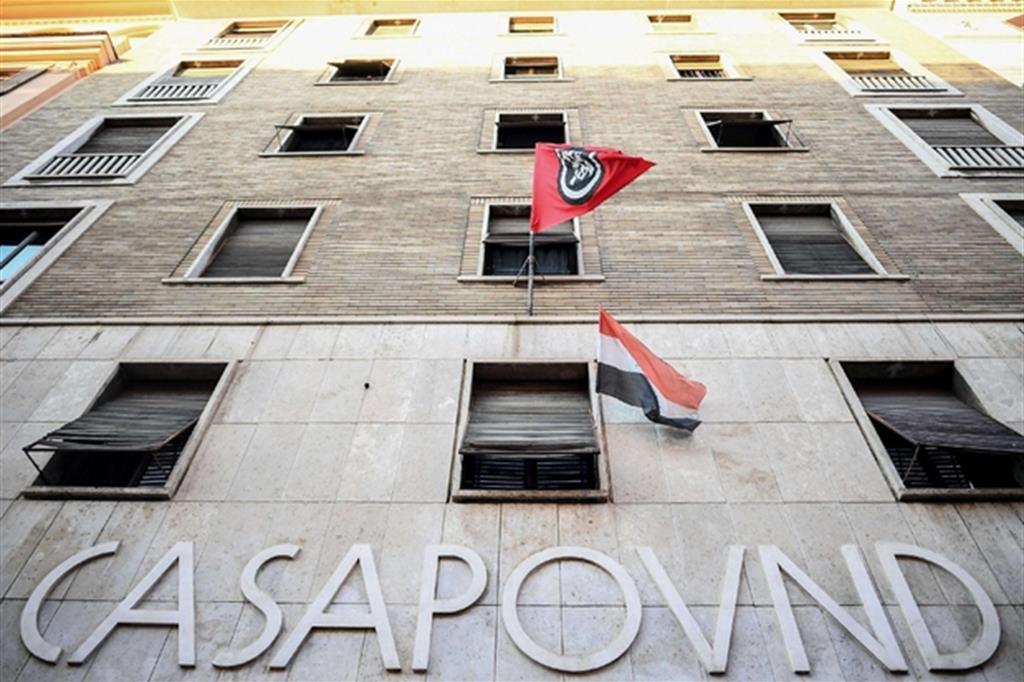 Occupazioni abusive, dopo il Leoncavallo nel mirino anche CasaPound