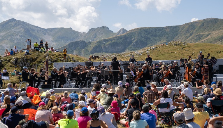 Piemonte – Grande successo per il Concerto di Ferragosto: la musica incanta le vette piemontesi, davanti a migliaia di persone