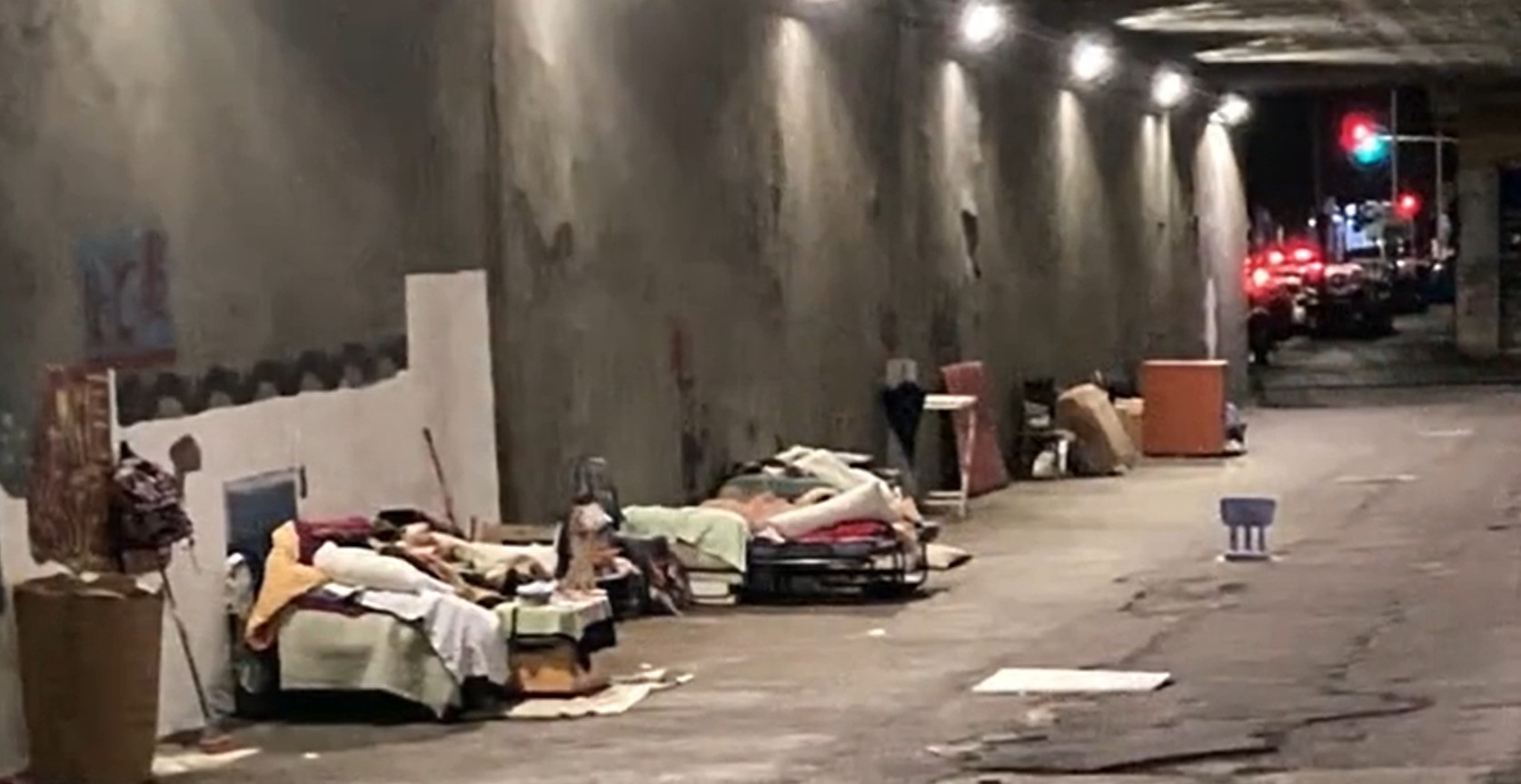 Roma, accampamenti nei sottopassi: degrado e allarme sicurezza