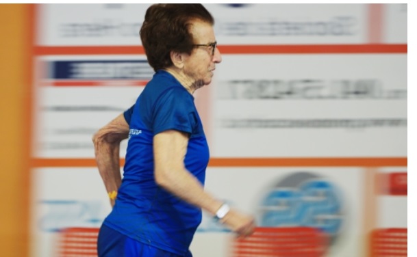 A 92 anni corre come una ventenne – L’incredibile storia di Emma Mazzenga: ora la scienza la vuole studiare