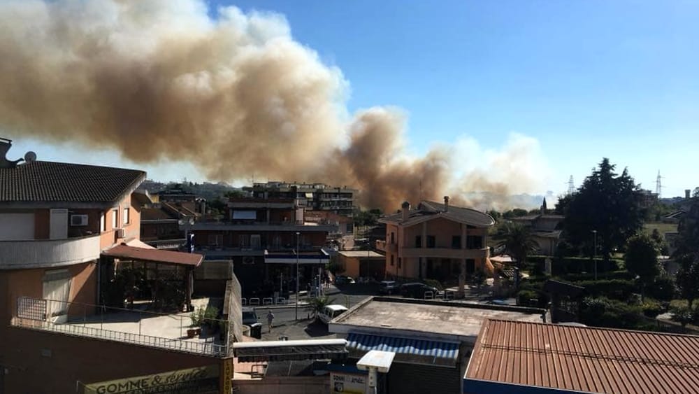 Roma: emergenza incendi, 30 interventi delle squadre dei Vigili del Fuoco