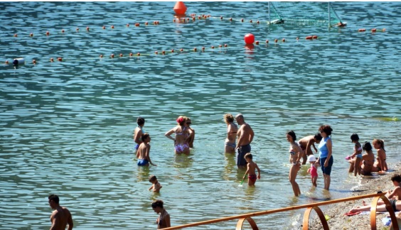 Dramma sul Lago di Como – Si tuffa per salvare i figli e non riemerge: turista disperso