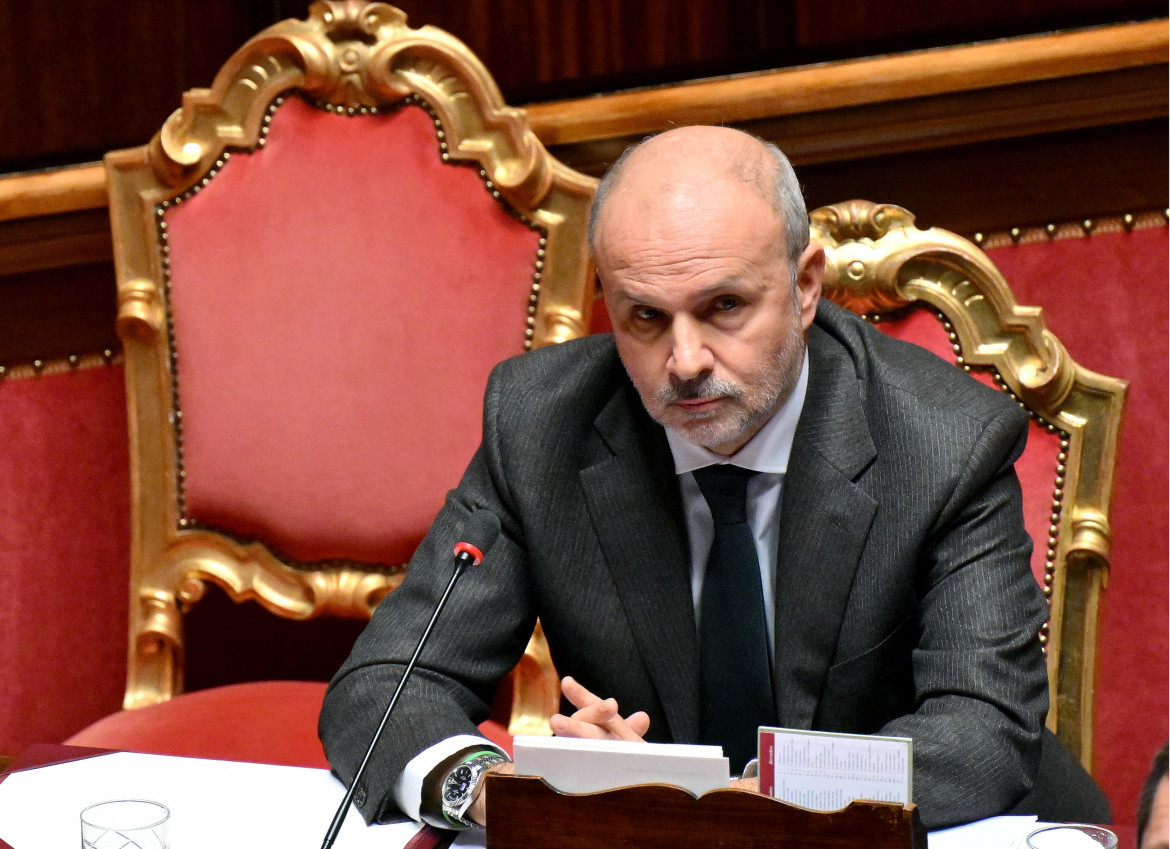 Il ministro Schillaci revoca le nomine del Comitato sui vaccini: è polemica