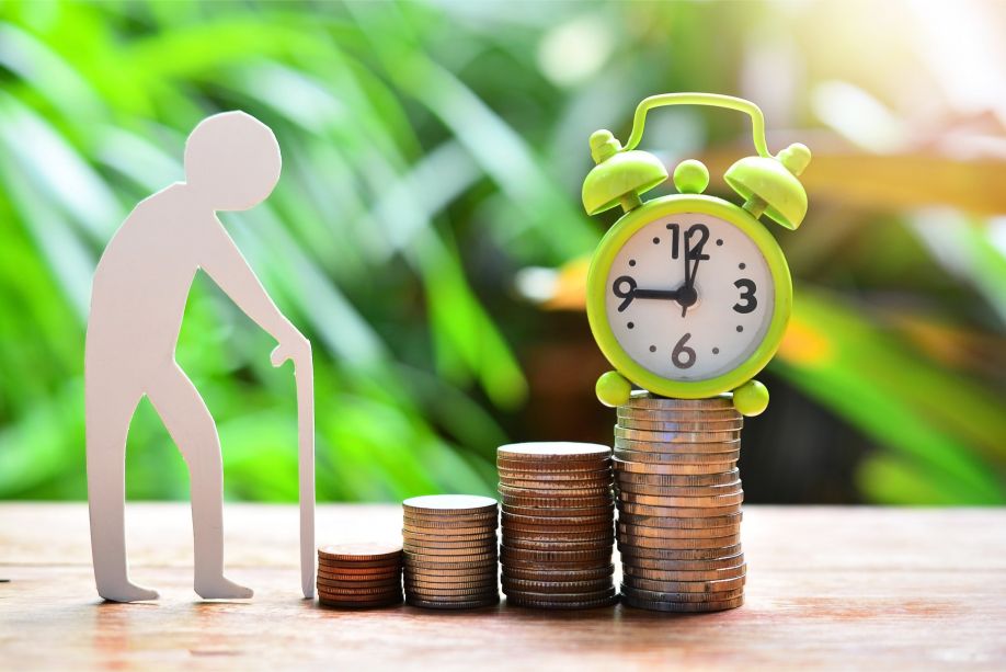 Pensioni, il Governo Meloni punta a congelare lo scalino Fornero