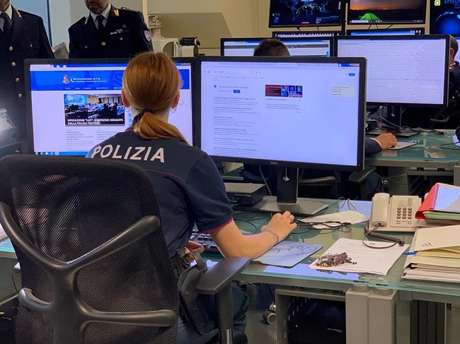 Roma, il gestore di Phica.eu interrogato dalla polizia: nega le estorsioni