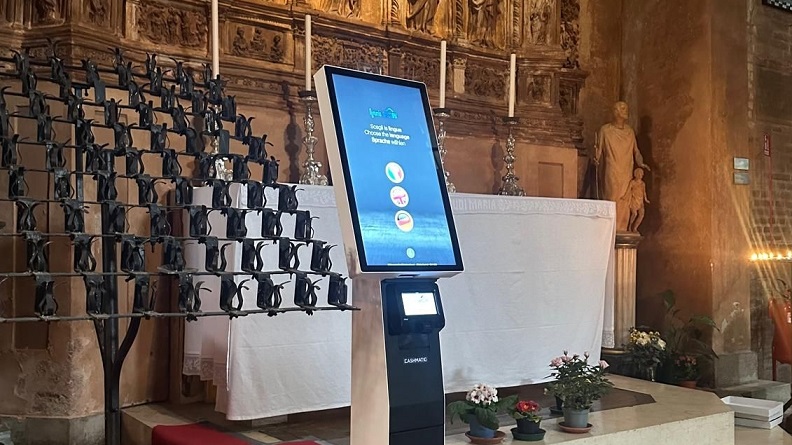 Torino – Da oggi l’offerta in chiesa si fa con il Pos: rivoluzione nelle parrocchie