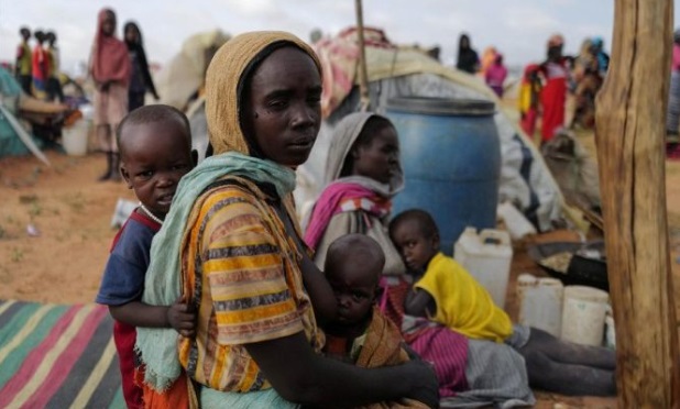 Da due anni il Sudan è travolto da una guerra terribile, con ricadute per Europa e Mediterraneo. 13 milioni di sfollati, più di 3 milioni di profughi: cosa sta sucedendo