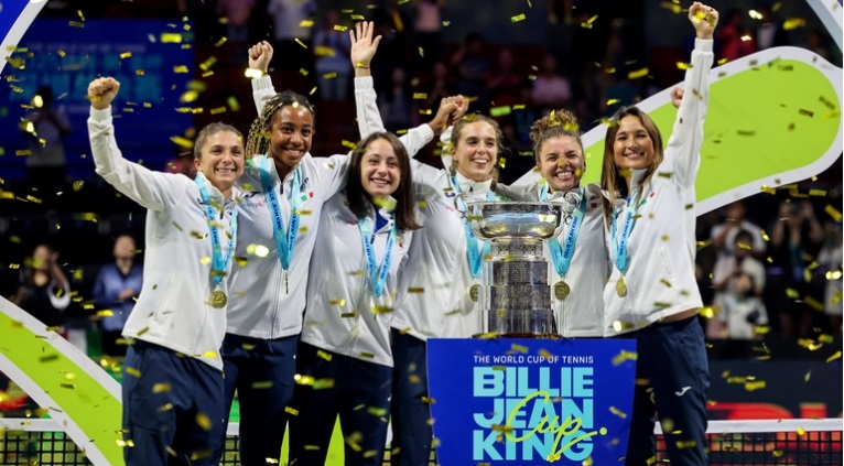 L’Italia ha vinto la Billie Jean Cup: “Queste ragazze sono entrate nella storia!”